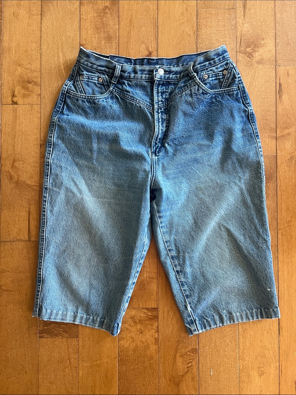 Rocky Mountain Clothing Co. VINTAGE High Waisted Denim Capri Jeans